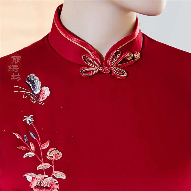 紅色繡花旗袍充滿(mǎn)喜氣